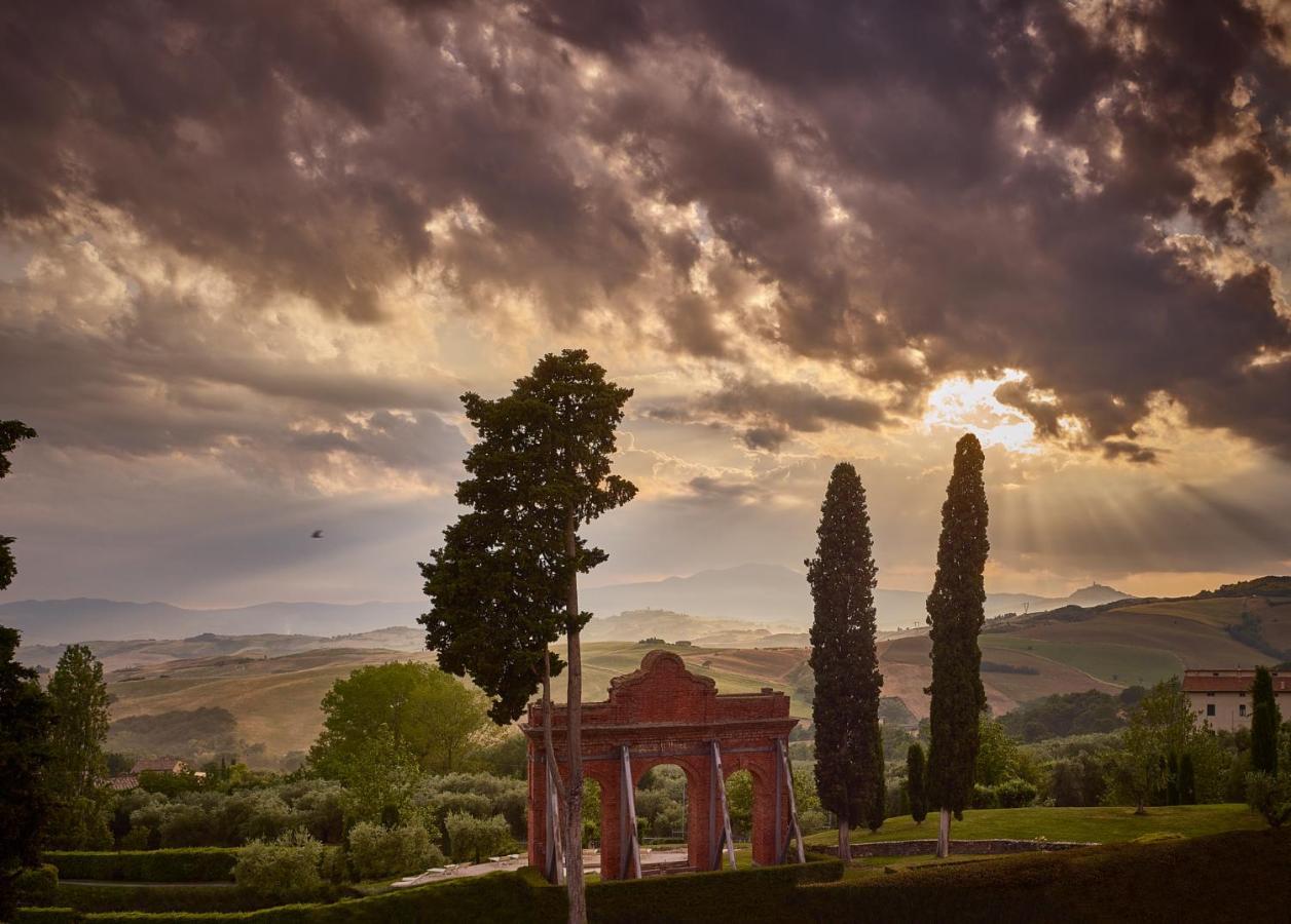 Fonteverde Lifestyle & Thermal Retreat - The Leading Hotels Of The World ซานกัสชาโน ดี บาญญี ภายนอก รูปภาพ The gate of the cemetery