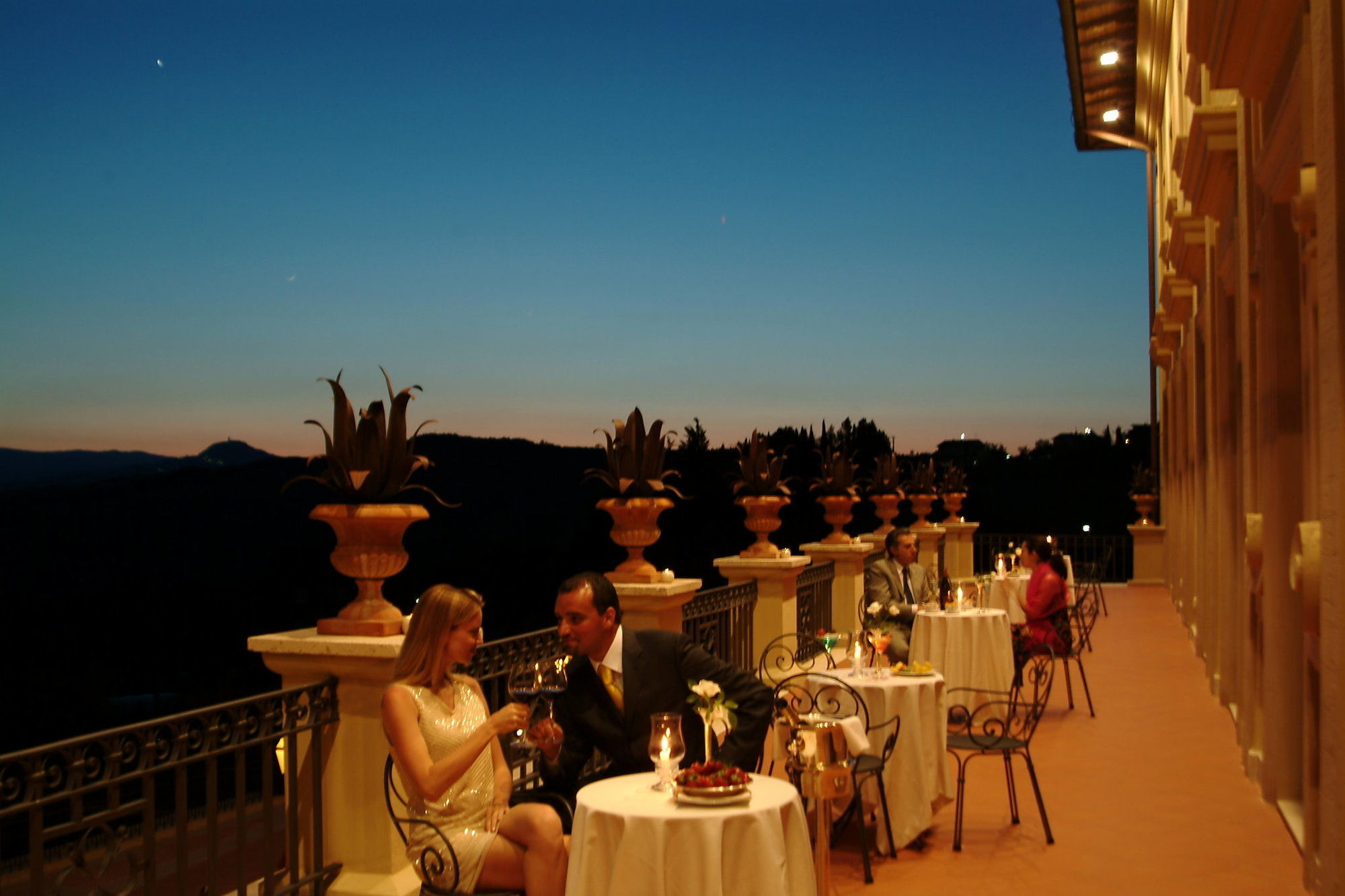 Fonteverde Lifestyle & Thermal Retreat - The Leading Hotels Of The World ซานกัสชาโน ดี บาญญี ร้านอาหาร รูปภาพ The Terrace at the St. Francis