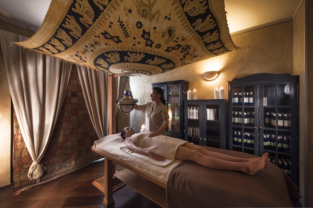 Fonteverde Lifestyle & Thermal Retreat - The Leading Hotels Of The World ซานกัสชาโน ดี บาญญี ภายนอก รูปภาพ A spa treatment
